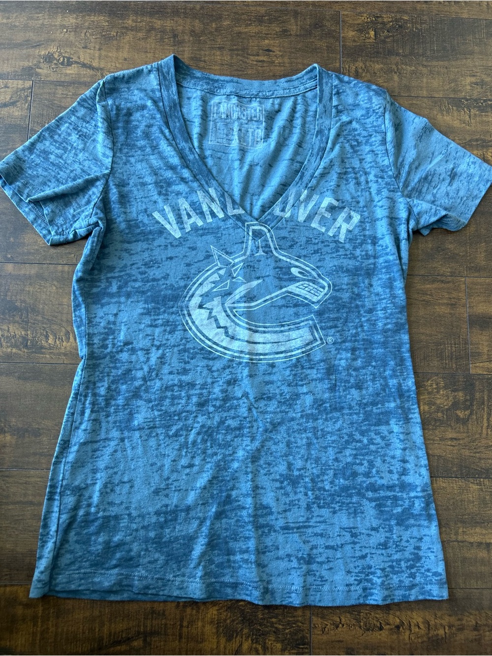 Vancouver Canucks Women's V-Neck Tee in Blue